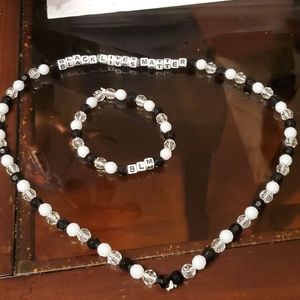 Necklace and bracelet set